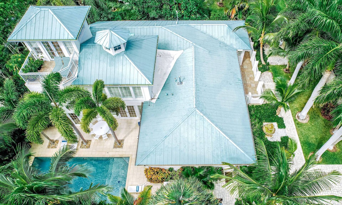 Southside House | Luxury Vacation Resort Experience. 10 min to beaches, restaurants, golf & shops.