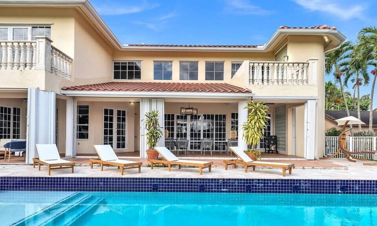 Country Club Villa | Magnificent Custom Built Holiday Estate w/ a Stunning Golf Course View!
