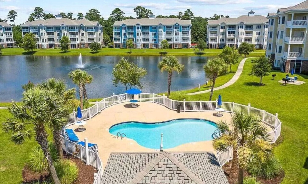 Central Myrtle Beach Condo | Magnolia Lake · 3BR Golf & Beach Getaway