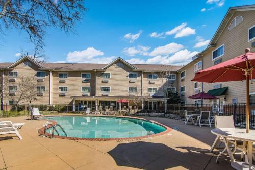 Columbus Hotel | MainStay Suites Columbus near Fort Benning
