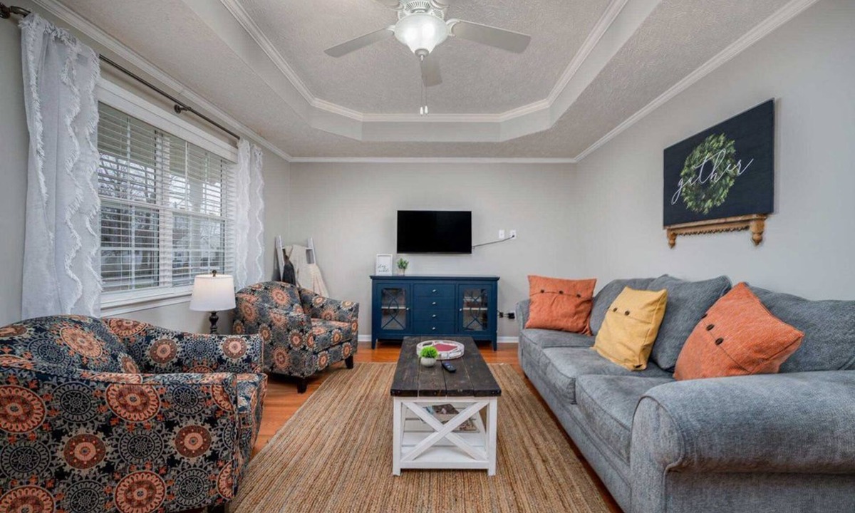 Manchester House | Manchester Stay — Hike, Relax, Explore