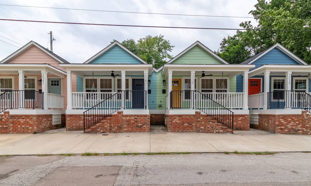 Cooper-Young Historic District House | Massive 4 houses on one property perfect for family reunion and weddings