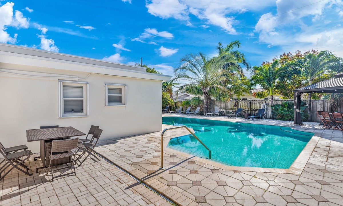 Survey Creek House | "MIA BEACH"! 4BR 2100Sqft in Lauderdale-By-The-Sea