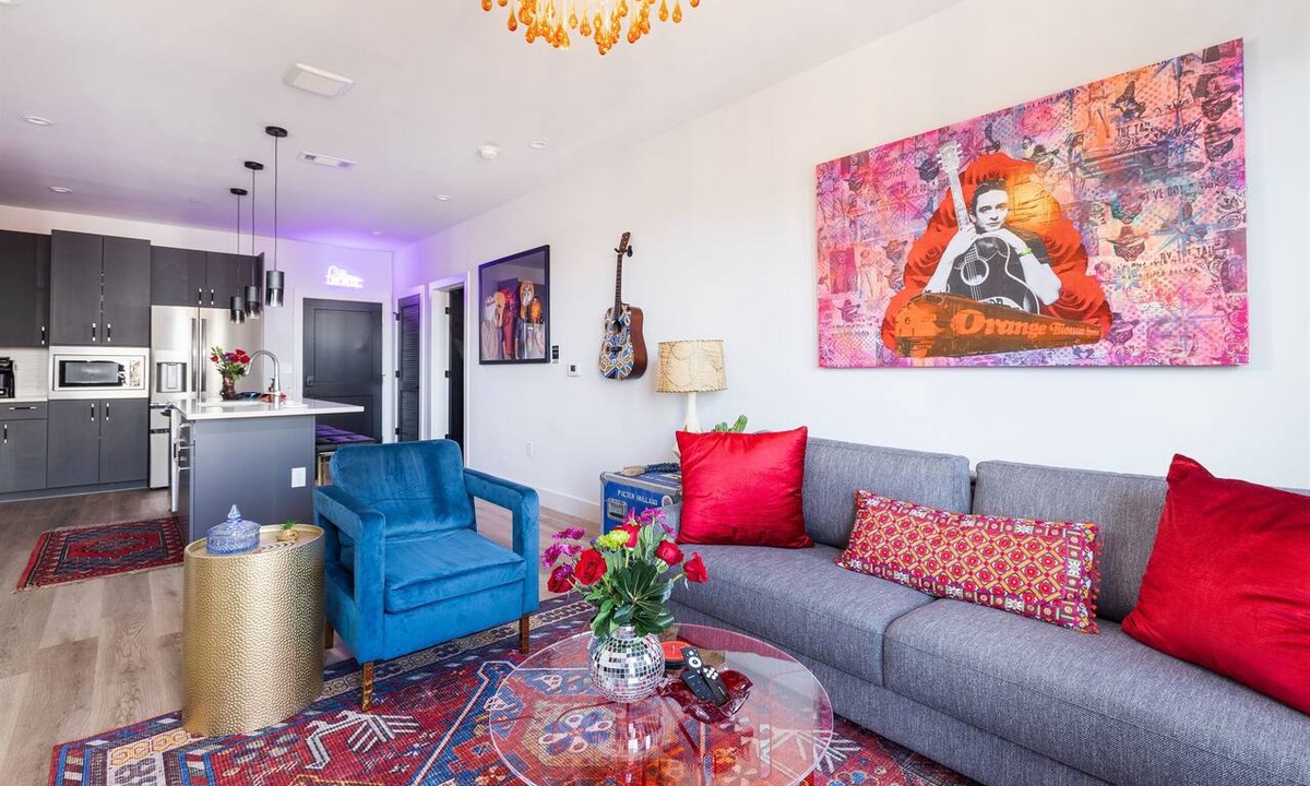 West End Apartment | Midtown Pool Condo · 2BR Sleeps 6 · Honky Tonk