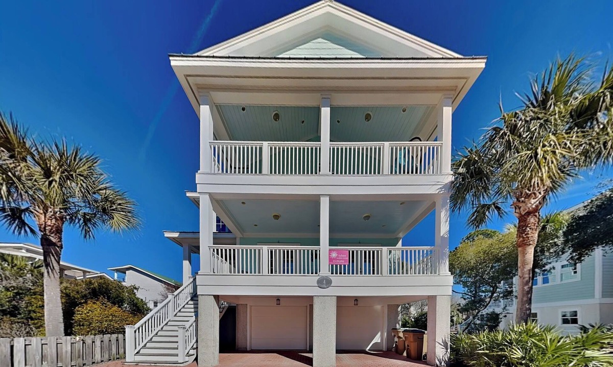 Tybee Island House | Mimi's Mermaids & Memories | Pet-Friendly, Across From Beach