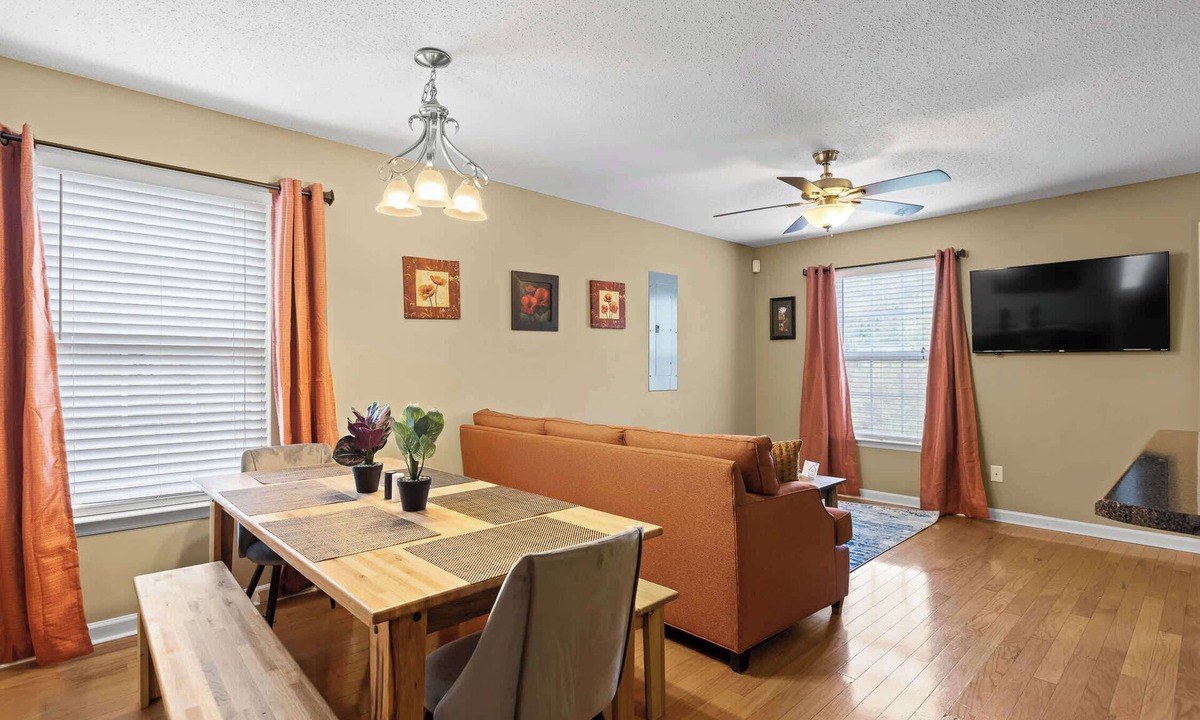 Missionary Ridge House | Mins to Downtown! Deck & Firepit - Elmwood Retreat