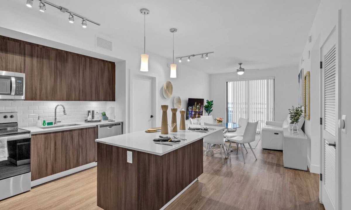 Doral Apartment | Modern 2 Bed in the Heart of Doral Free Parking