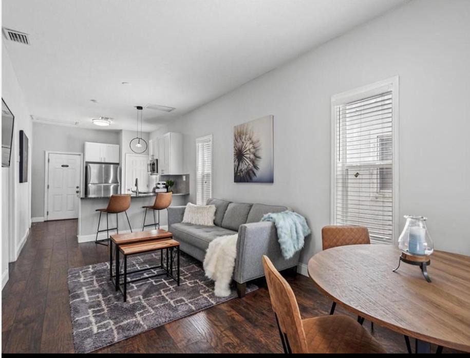 North Hyde Park House | Modern 2 Bedrm House w Free Parking Near Downtown