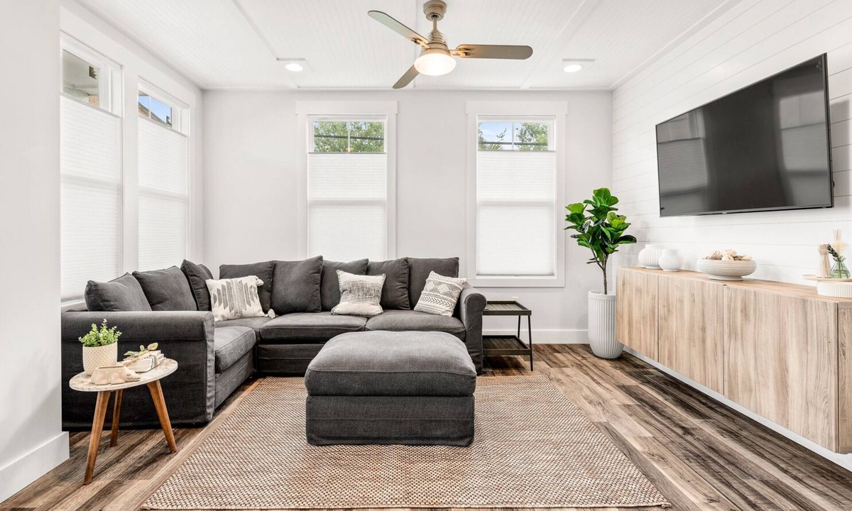 Downtown Charleston House | Modern 2b/2.5b | Downtown w/Parking - Ideal for Long Stays