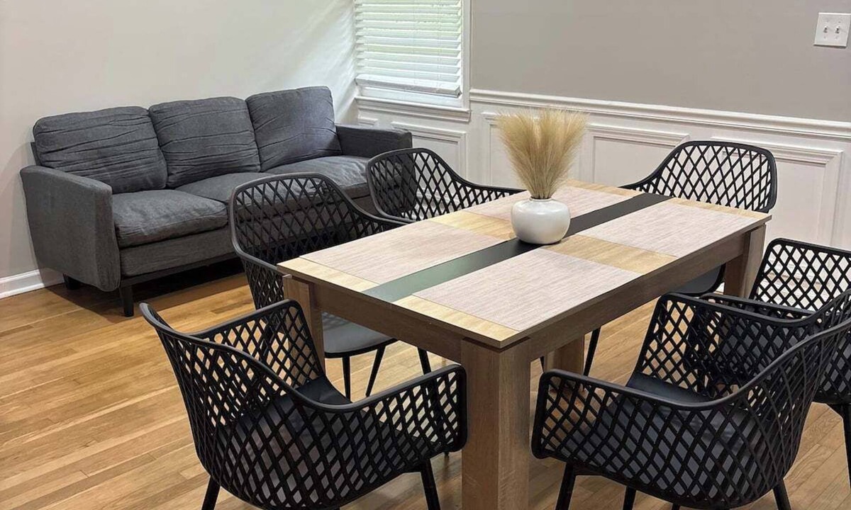 Conley House | Modern 2BR 2 Bath Business Weekly Monthly Stays