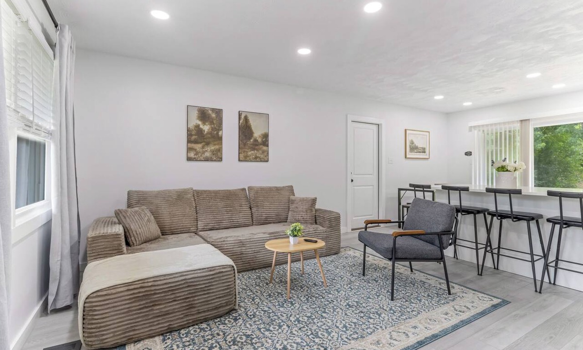 Arcadia House | Modern 3BR with Game Room, Sleeps 8, Family-Friendly