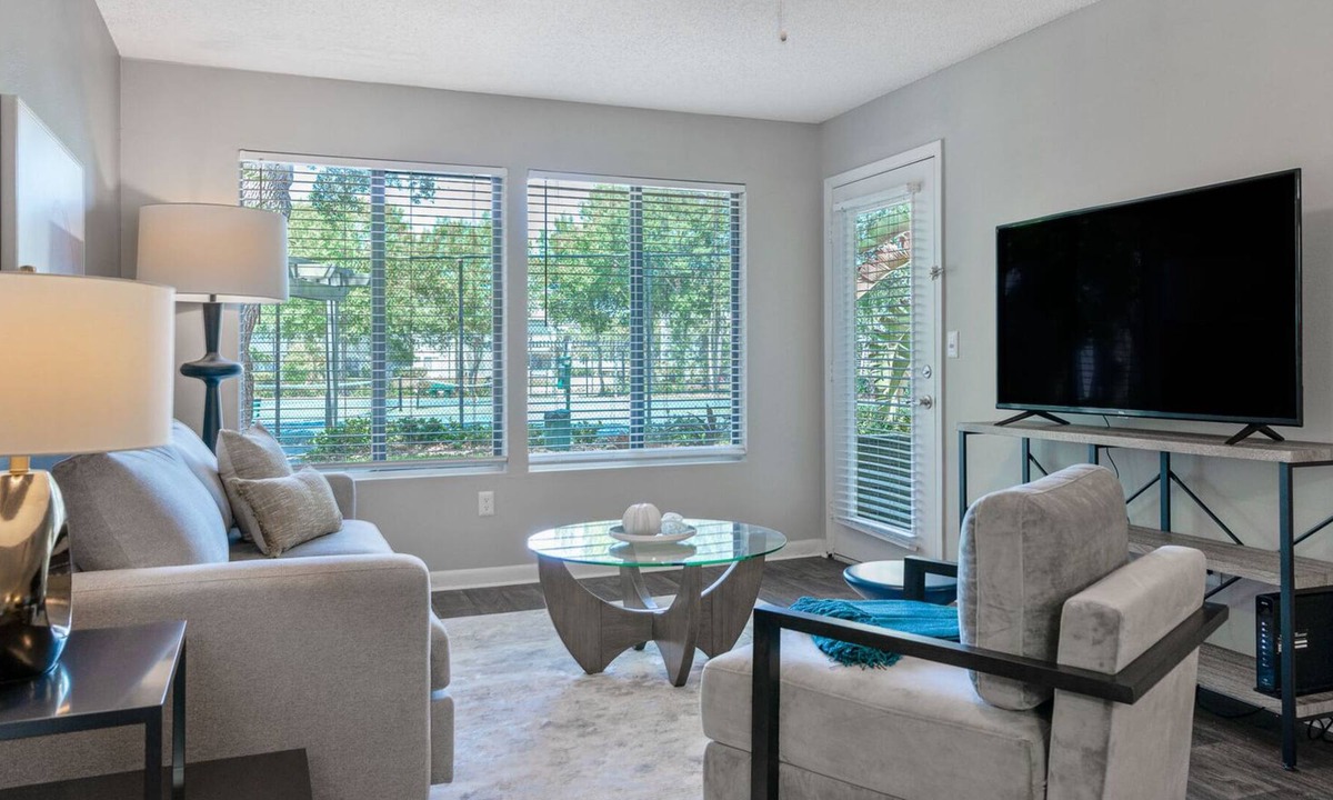 Sarasota Apartment | Modern Apartment in Prime Location (ID5256X87)