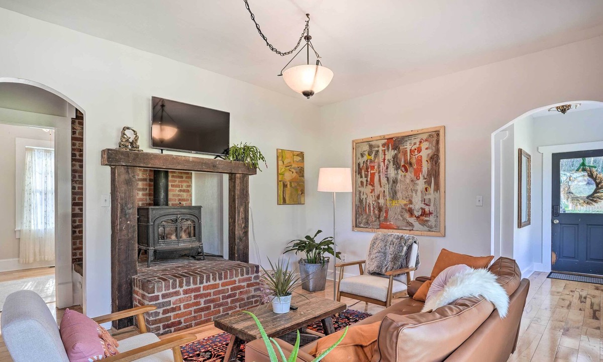 St. Elmo Improvement League House | Modern Chattanooga Home - 4 Mi to Lookout Mtn