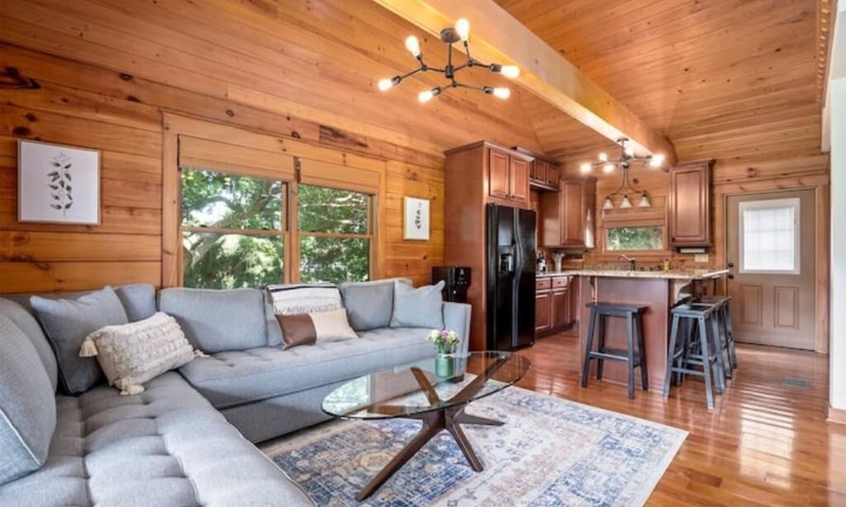 Geneva Cabin | Modern log cabin between the beach and Disney