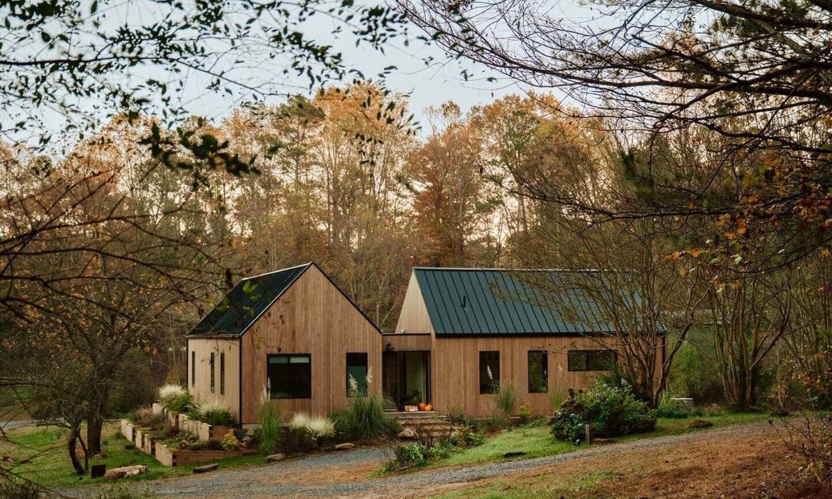 Ellijay House | Modern Luxe Barn House w Hot Tub
