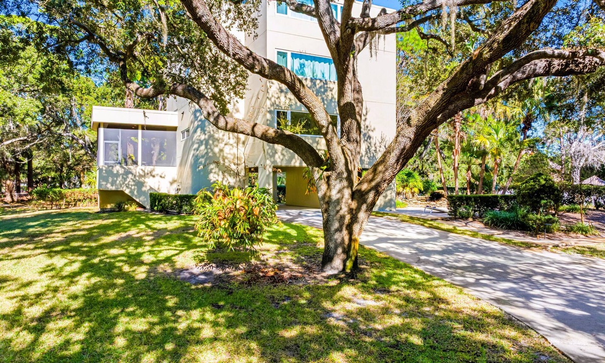 Oldsmar House | Modern Private Estate - Central to Tampa & Beaches
