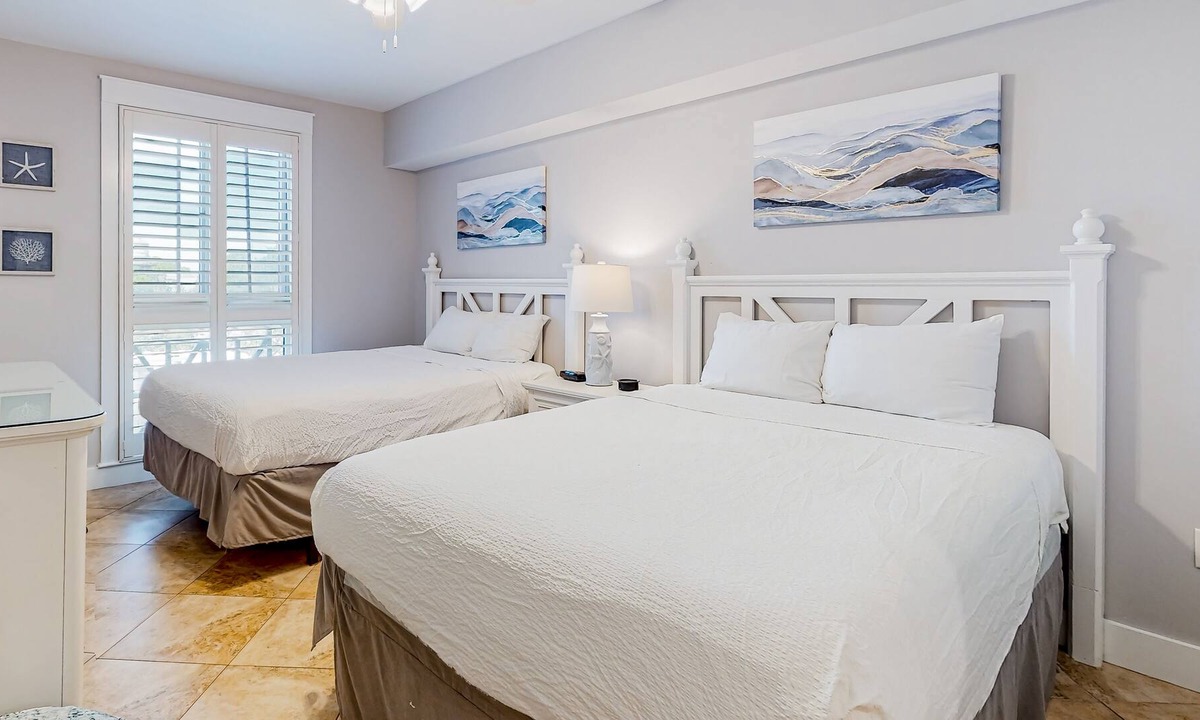 Baytowne Wharf Condo | Modern studio condo with pool, tennis, & golf
