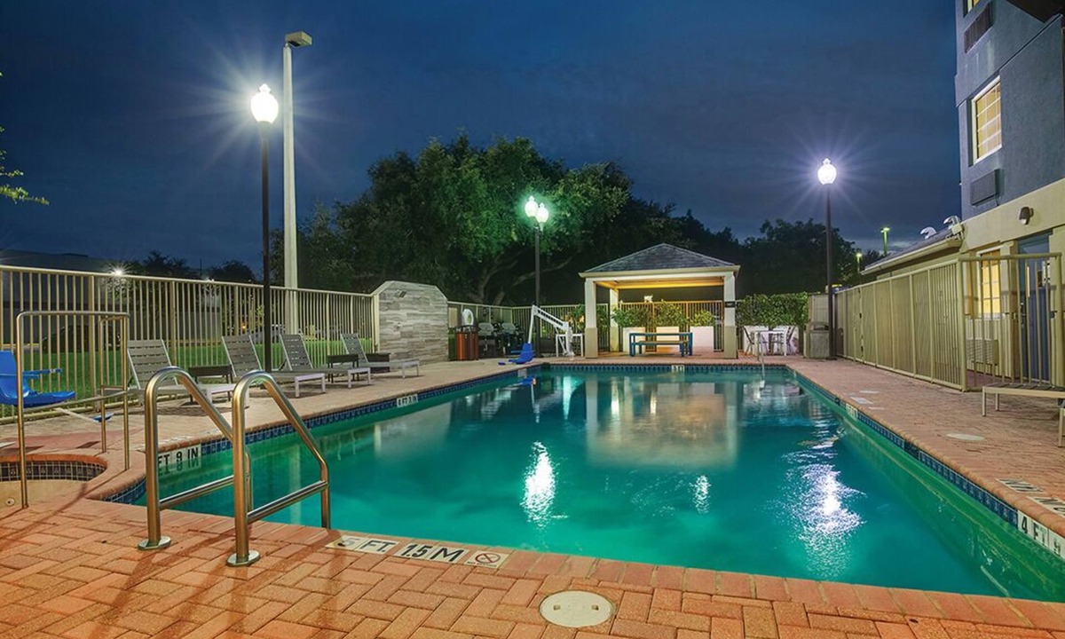 Doral Hotel | Modern Suite w/Swimming Pool & Parking Near Dolphin Mall