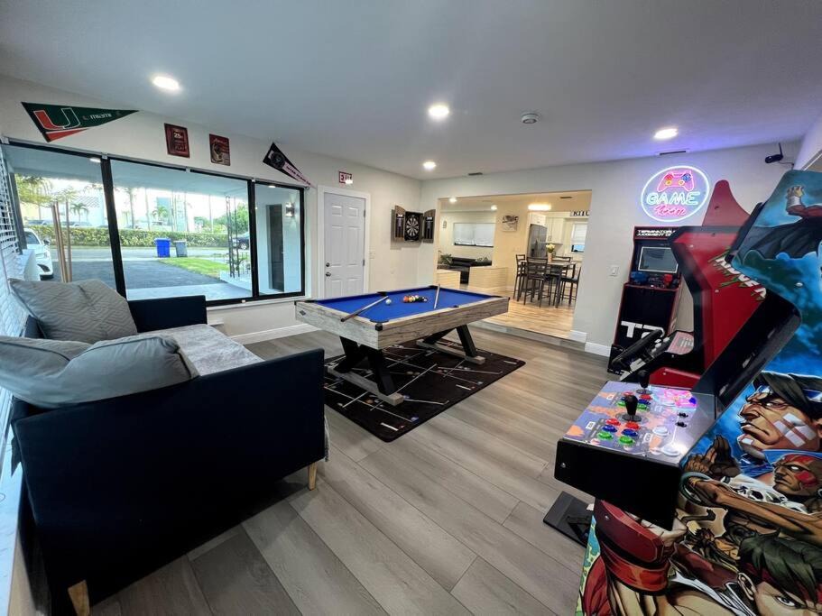Highland Garden House | Modern Tropical Oasis with Arcade, HotTub & MiniGolf