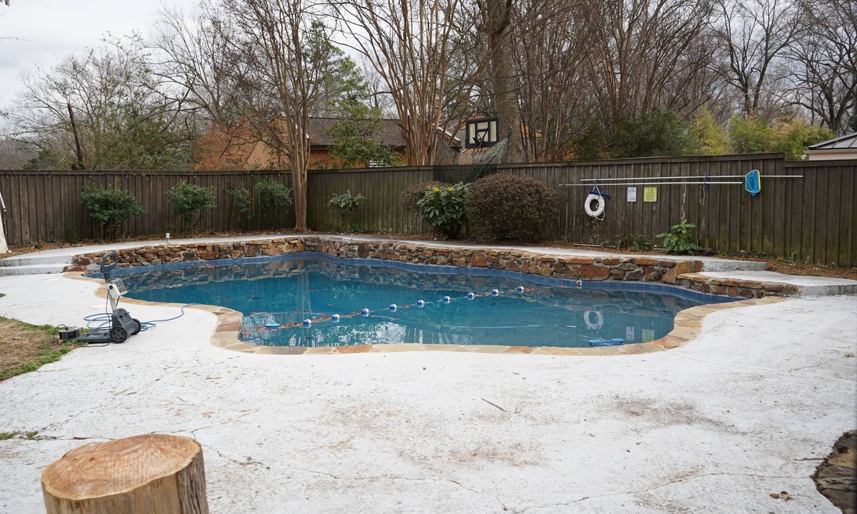 Ellendale House | Monthly Stays- Luxurious 9 BR + Extra Space Beds with Pool-Lounge Bar