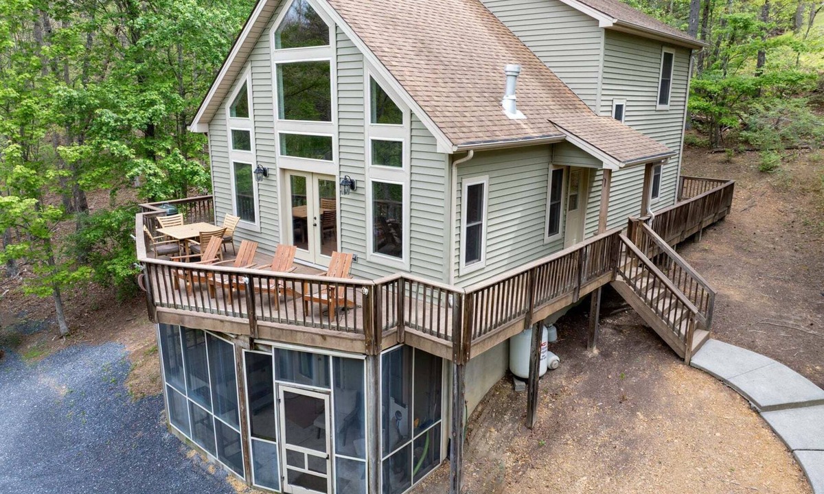 Basye Ski Chalet | Moonshine Mountain | Hot tub & fire pit | Bryce Resort