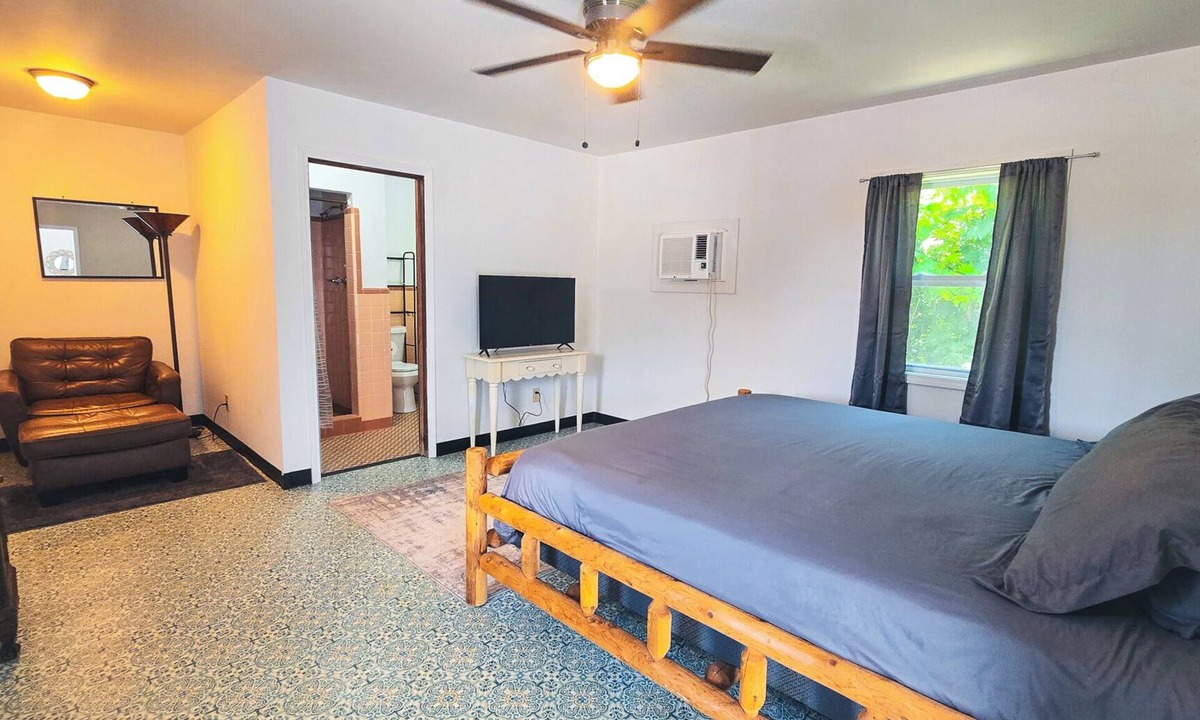 Isabella Cabin | Motel Room 4 with Bar & Grill and Laundromat