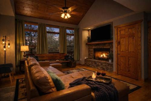 Talking Rock House | Mountain 4BR Cabin, Hot Tub, Theater & Pets OK