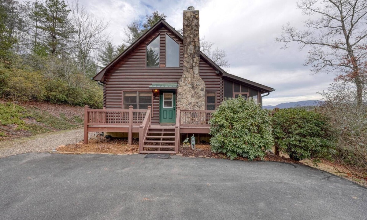 Blairsville Cabin | Mountain Bearadise - Mountain views and privacy! 3 BR, 2 BA Cabin