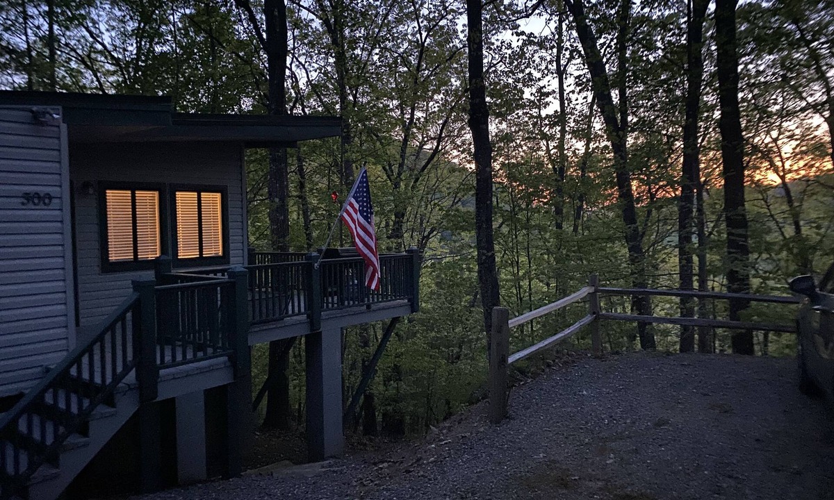 Hayesville Cabin | Mountain Cabin in the woods-Tranquil Setting-2 bed 2 bath-Private-Deck-Views