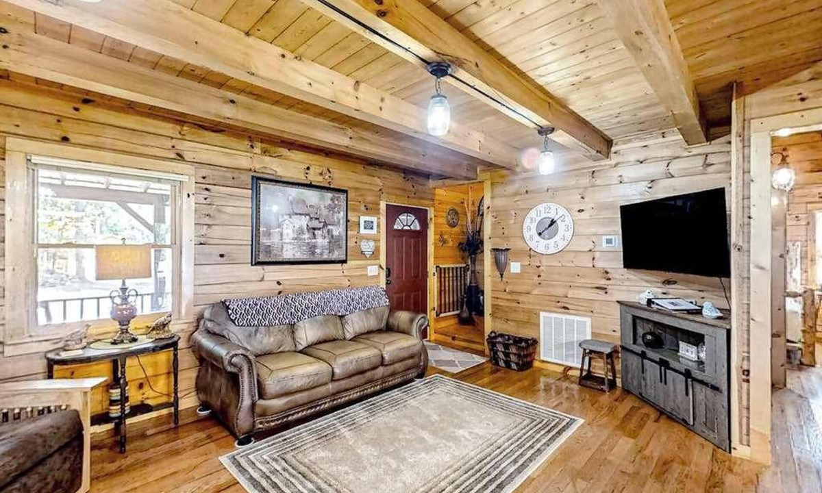 Murphy House | Mountain cabin with private hot tub, on-site creek, firepit & wildlife sightings