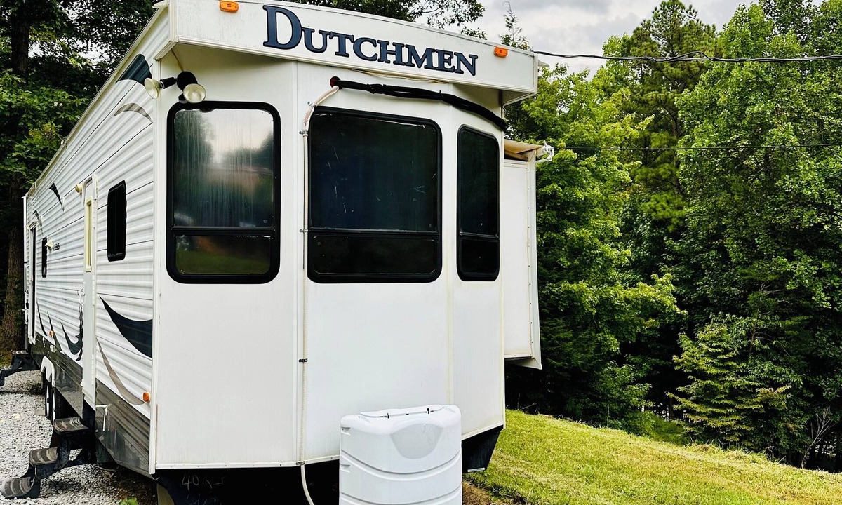Cosby House | Mountain Dreams, up to date camper with WiFi & fireplace