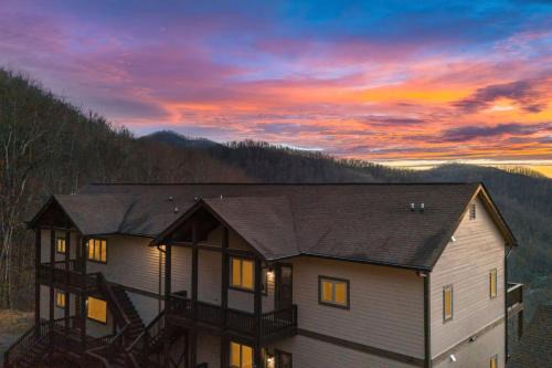 Sylva House | Mountain View 4 Units - Mountain Retreat, 8BR, Views, Near Smokies
