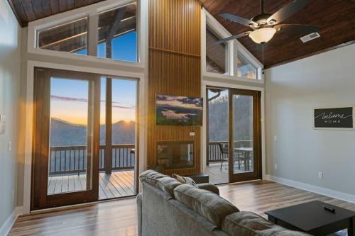 Sylva House | Mountain View B - Sylva Retreat, King Suite, Mountain View, and Hiking