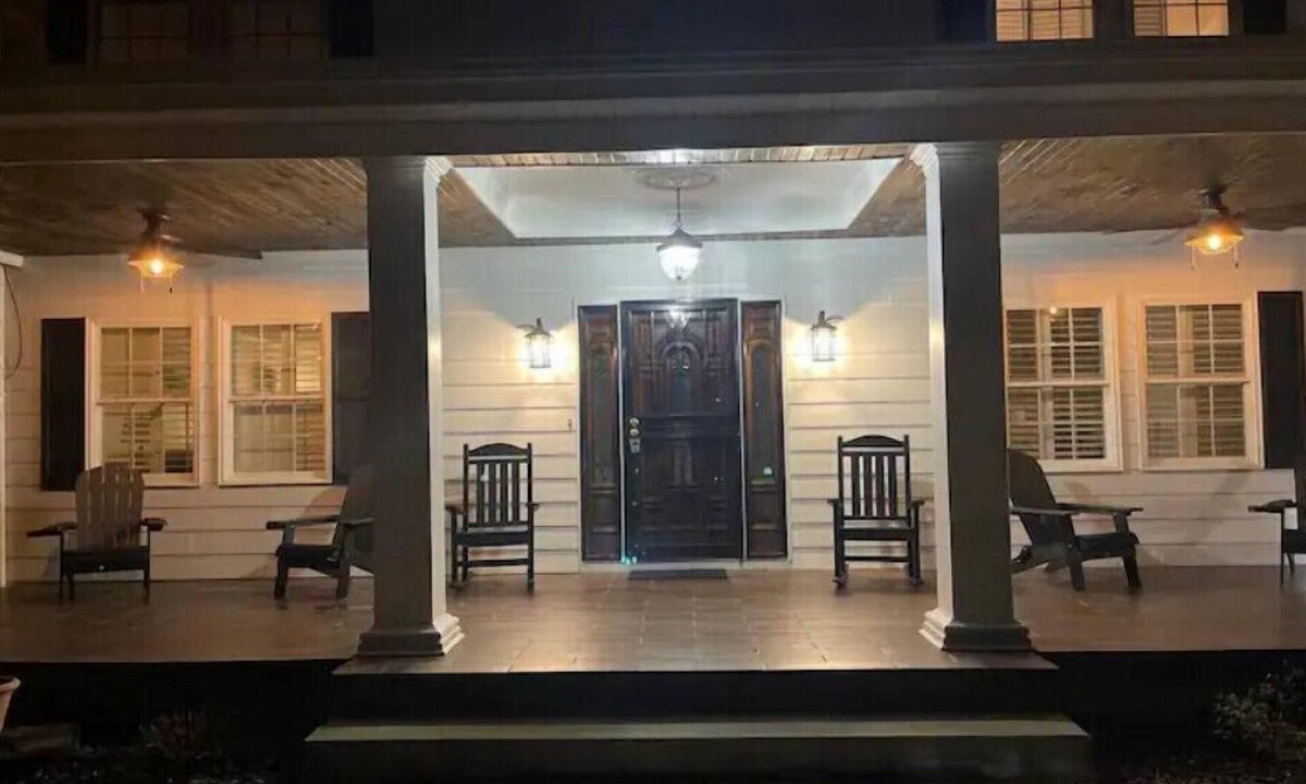 Pikeville House | Mountain view country home