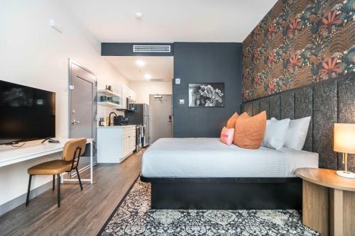 Macon Apartment | Musically Inspired Dual Stay - Near Cherry Street