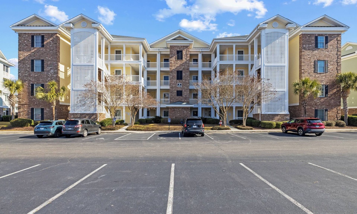 Central Myrtle Beach Condo | Myrtle Beach 3BR w/Lake & Pool Views + Golf