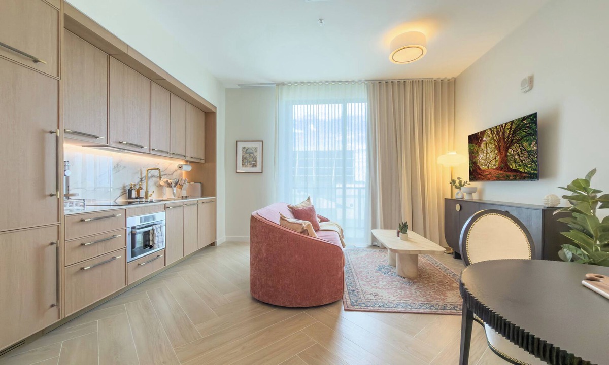 Wynwood Art District Apartment | N835 - Artistic Studio Retreat with Balcony in Wynwood