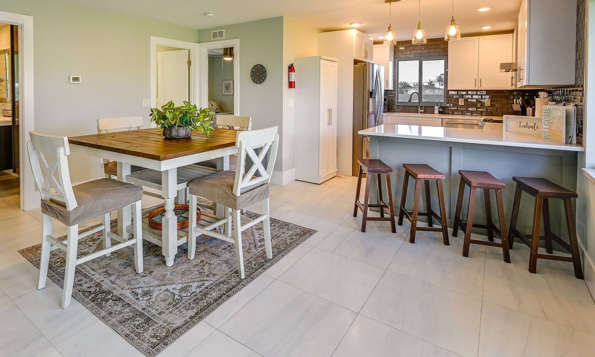 Isles of Capri Condo | Naples Vacation Rental w/ 2 Balconies & Grill!