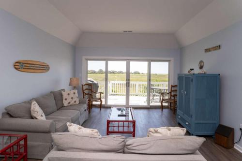 Oceanmarsh Subdivision House | Nautical Watch on Harbor Island