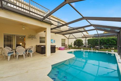 Cumbrian Lakes House | Near Disney Pool Hot Tub Stunning Water View