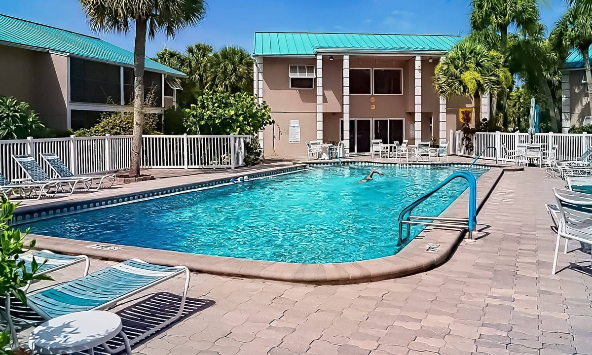 Siesta Key Condo | Near Siesta Beach, Heated Pool w/BBQ, Parking, Dog Friendly, Boat Dock