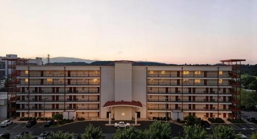Bluff City Apartment | New 2 Bed 2 Bath Condo with Pool at BMS