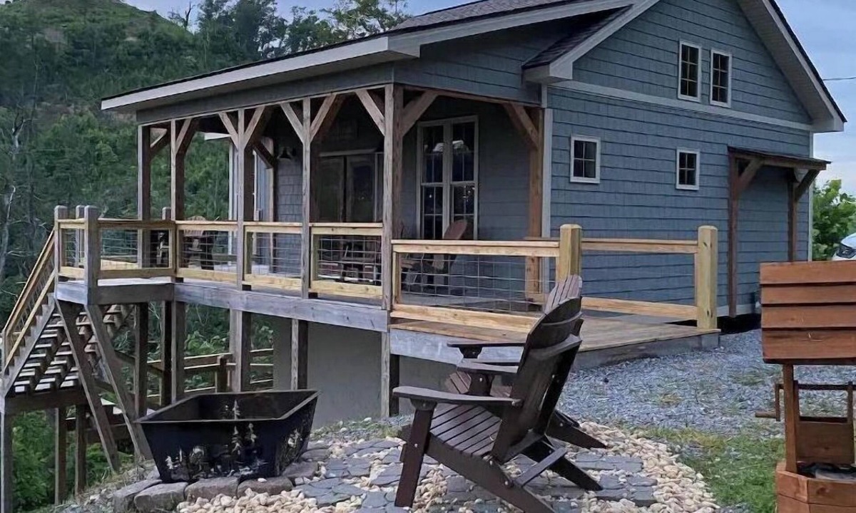 Sevierville Villa | New 2bd Villa with Stunning views of Wears Valley