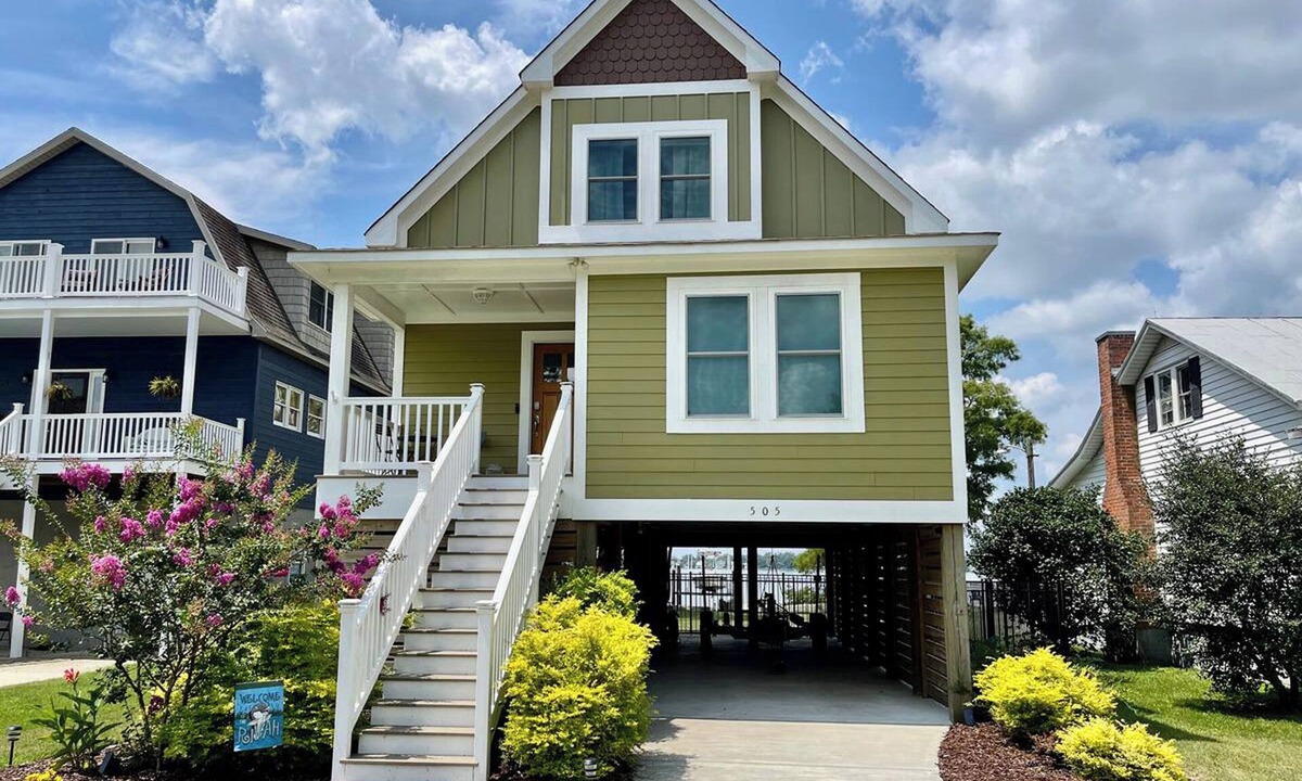 Bridgeton House | New Bern Waterfront Sunset 3 Bedroom Home