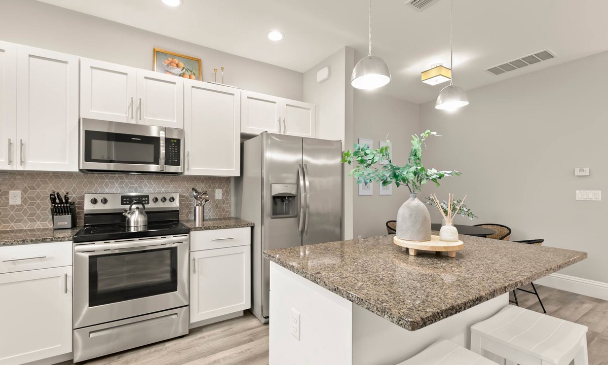 Safety Harbor Apartment | NEW Canopy Cabana Luxury Downtown Apt