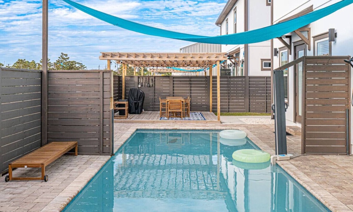 El Centro Beach House | *New~Heated Pool+Great Patio+Grill+Pool Table