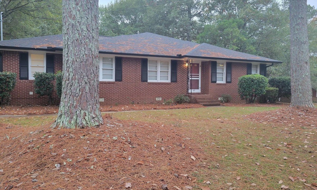 Athens House | NEW LISTING Remodeled 4BR/3BA house close to Sanford and Foley with game room