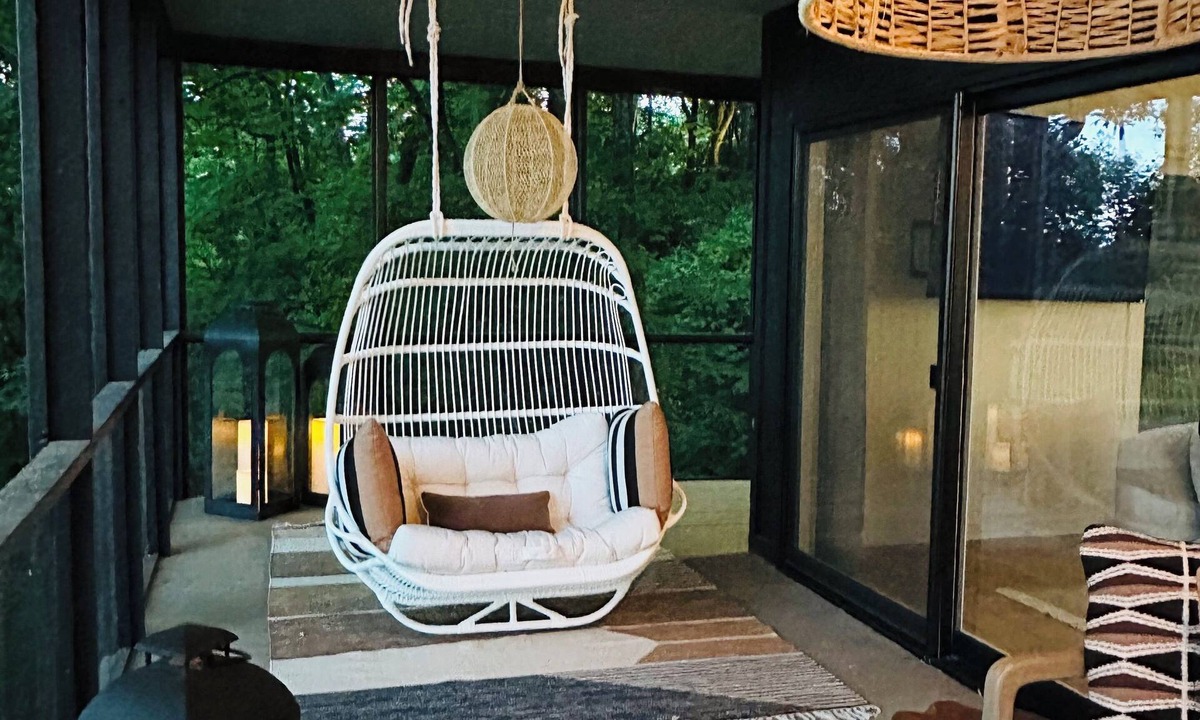 Knoxville House | NEW! Luxe Riverfront Treehouse - Epic Views on 2.5 Acres