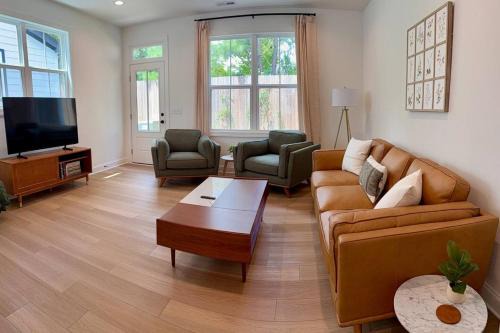 Northeast Raleigh House | New - Luxe Townhome - North Raleigh