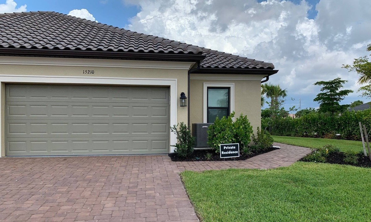 Naples Villa | New Luxury Villa in Naples Fl! PROMO! Rent 1 mth @ 8k get the 2nd for just 2k!